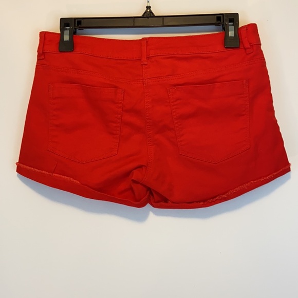 H & M Red Shorts Size 6 - Picture 2 of 4